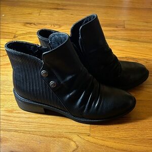 BareTraps Black Textured Heeled Boots